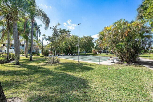 Building Photo - 2440 SW 22nd Ave