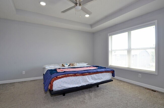 Building Photo - 5729 Meridian Way NE