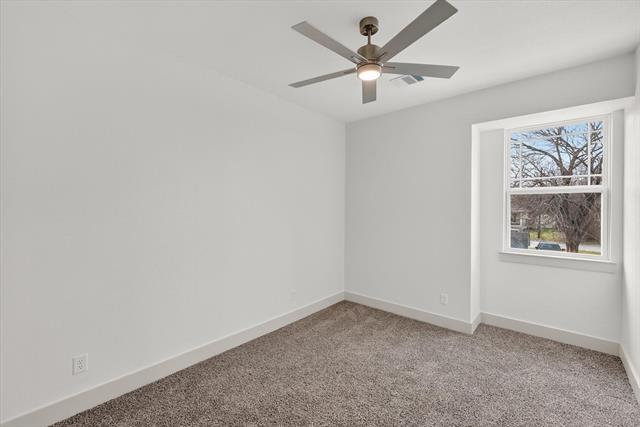 Building Photo - 502 E Kimball St