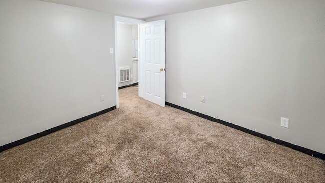 Building Photo - South Knoxville - Clean 2 Bedroom, 1 Bath,...