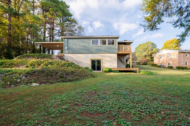 Building Photo - 1002 Woodbine Rd