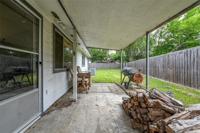 Building Photo - 2630 Hollymist Dr