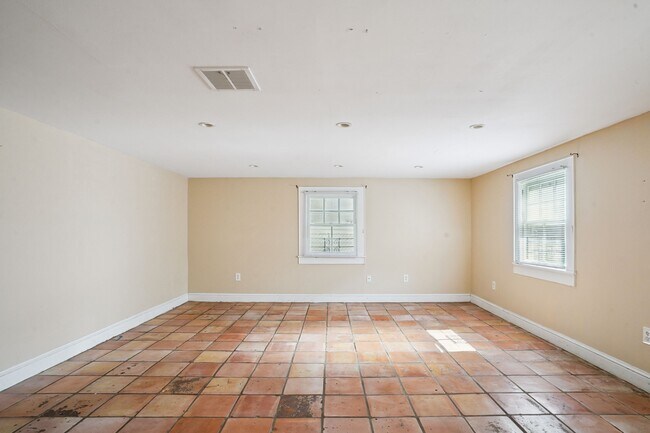 Building Photo - 3115 Nashville Ave