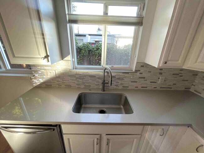 Building Photo - UPGRADED SMART HOME IN PRESTIGIOUS ENCINO VILLAGE!