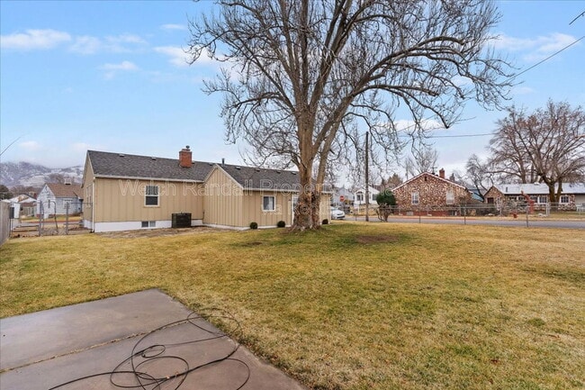 Building Photo - 153 Country Club Dr