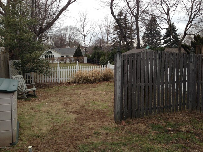 Building Photo - 115 10th Ave