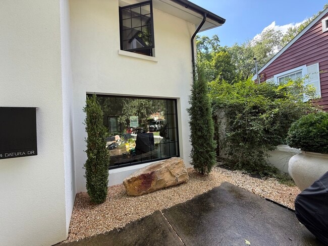 Building Photo - 204 Datura Dr