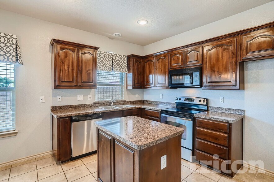 Building Photo - 8508 Axis Deer Run