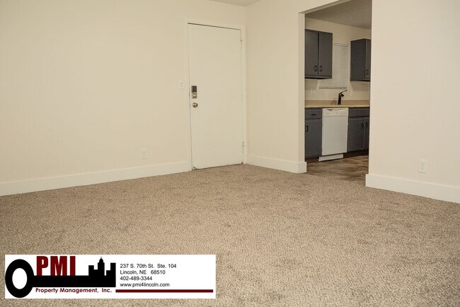 Building Photo - 2 Bedroom and 1 Bathroom Apartment
