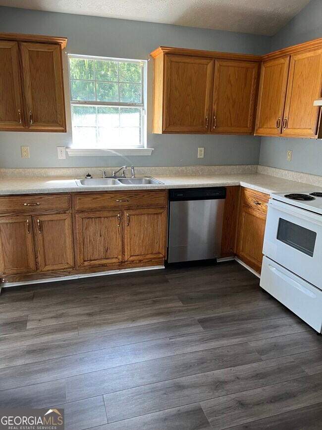 Building Photo - 506 Rosewood Cir