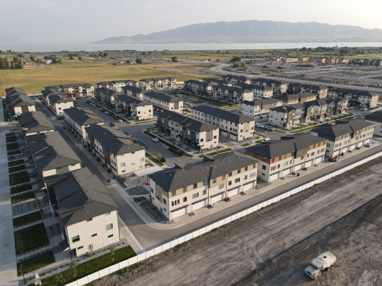 Building Photo - 386 S 700 W