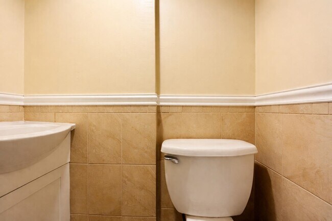 Building Photo - 16 W 51st St