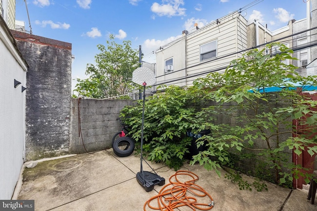 Building Photo - Spacious & Updated Grays Ferry Rowhome Near Parks and Center City — Accepting ALL PHA voucher hol...