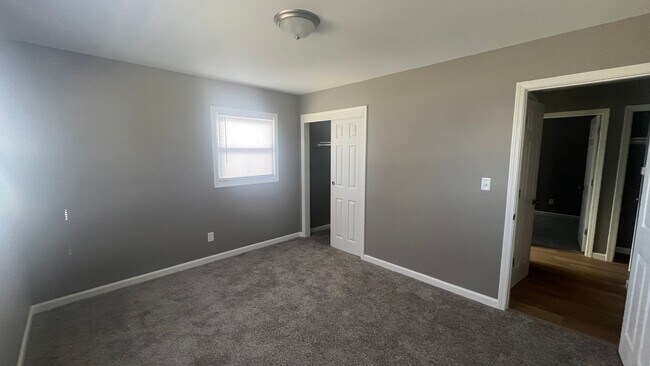 Building Photo - 5922 N 84th St