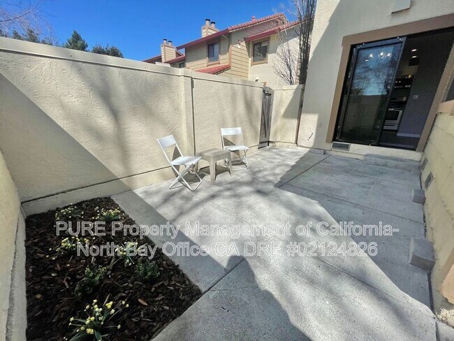 Building Photo - 210 Park Pl Dr