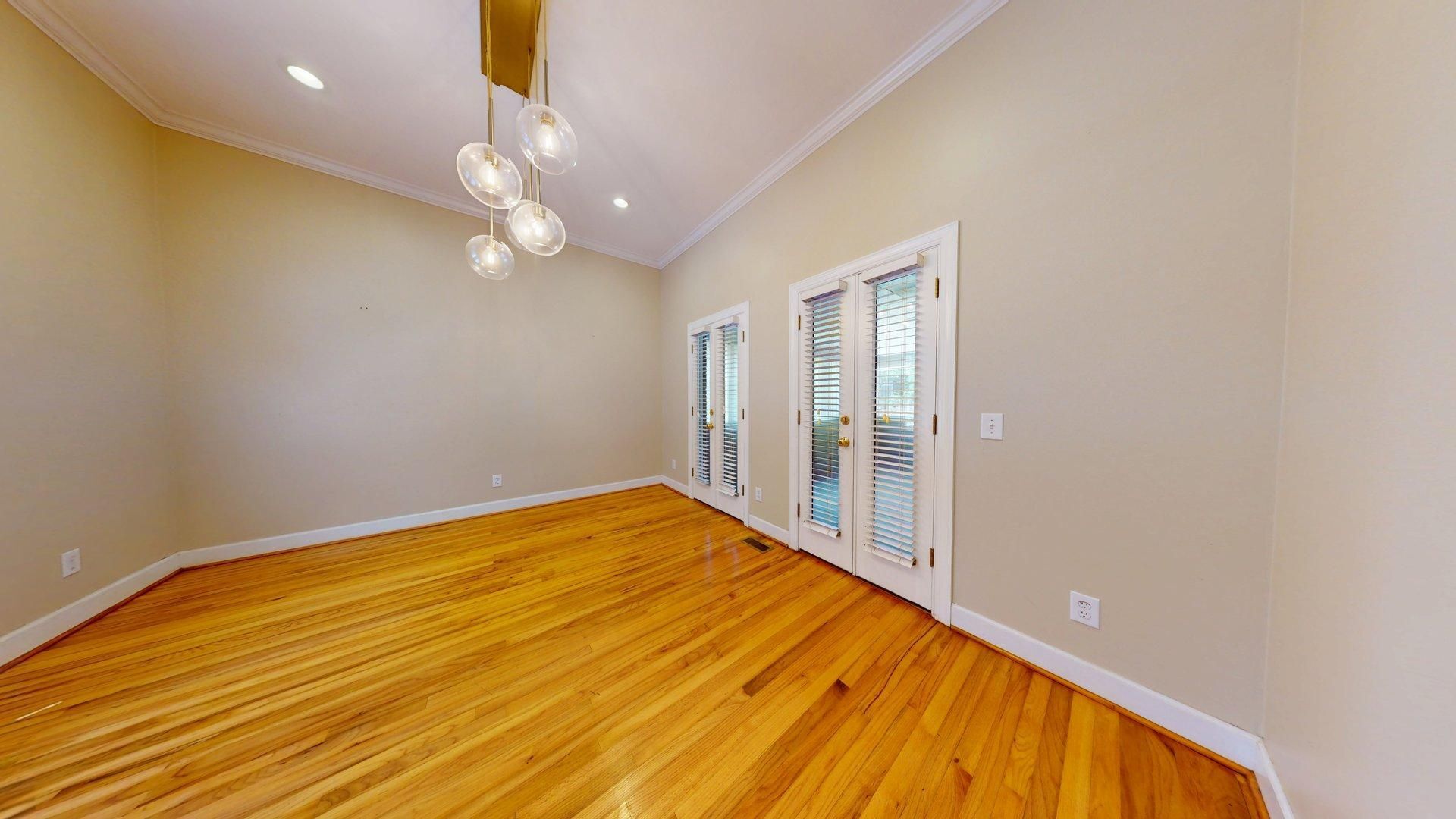 Building Photo - Spacious Townhome close to downtown Auburn...