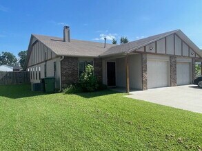 Building Photo - "Spacious 3-Bed, 2-Bath Duplex Retreat in ...