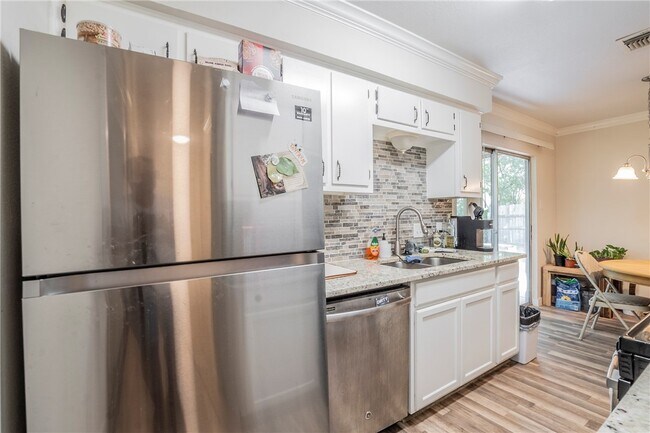 Building Photo - 10622 Golden Quail Dr
