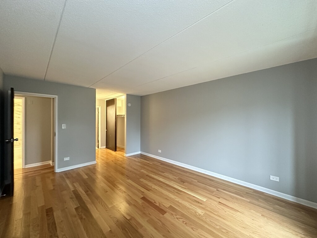 Building Photo - 525 N Quentin Rd