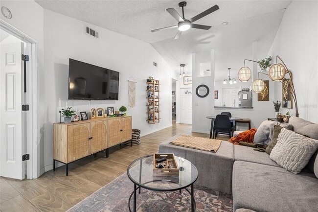 Building Photo - 245 Petrea Dr