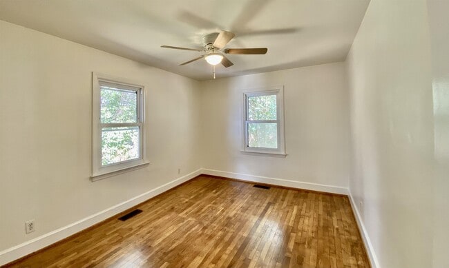 Building Photo - 648 Linfield Dr