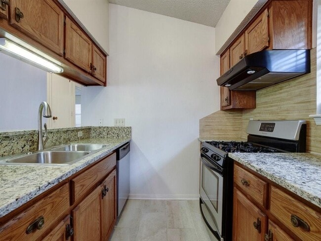 Building Photo - 4703 Rosedale Ave