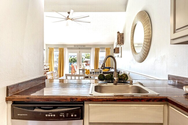 Building Photo - 149 Durango Rd