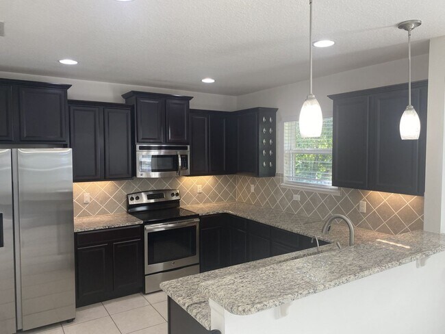 Building Photo - Spacious 3 bedroom 2 bathroom home in the Sawgrass community