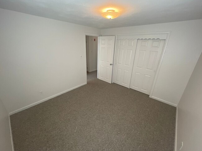 Building Photo - Charming 3-Bedroom Home with Backyard & Of...