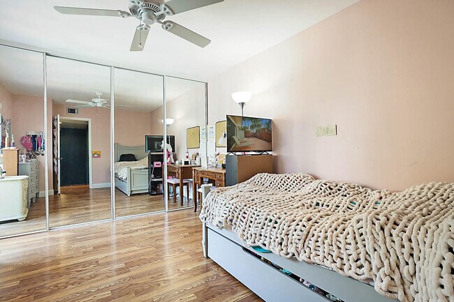 Building Photo - 2876 Waterford Dr S