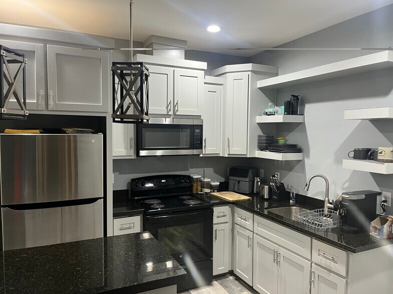 Building Photo - 2117 Taxco Ct