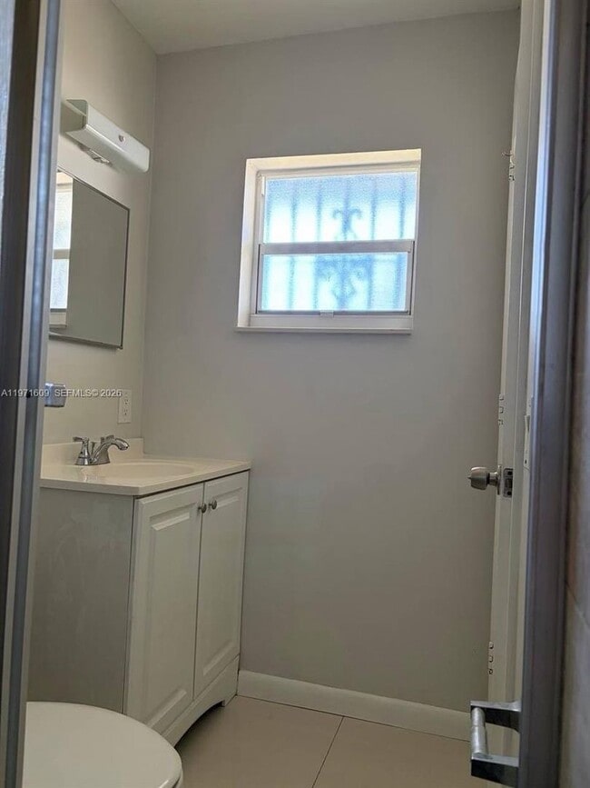 Building Photo - 35 NE 13th St