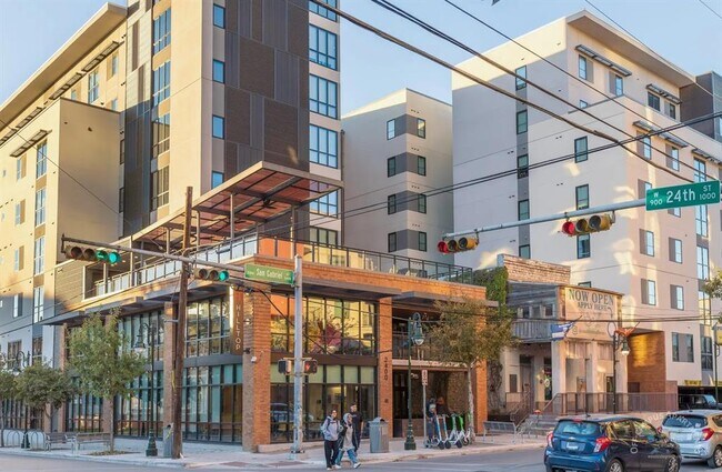 Building Photo - 2108 San Gabriel St