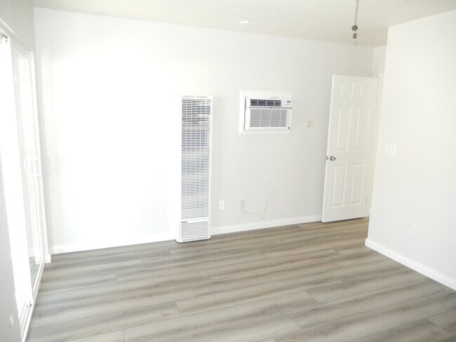 Building Photo - 1323 Nashville St