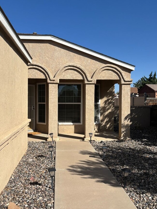 Building Photo - Charming 2 Bed, 2 Bath Home in Rio Rancho