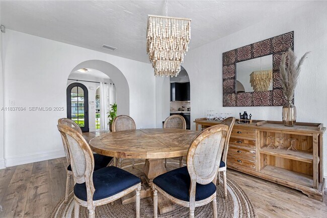 Building Photo - 113 NE 101st St