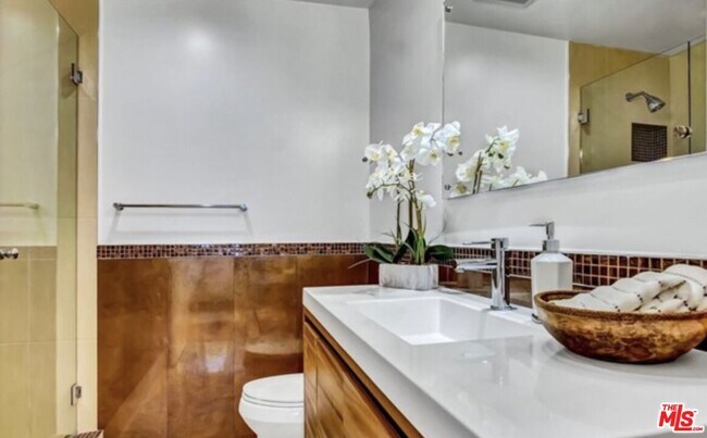 Building Photo - 2016 Euclid St