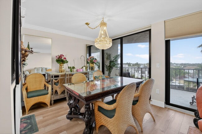 Building Photo - 899 Jeffery St