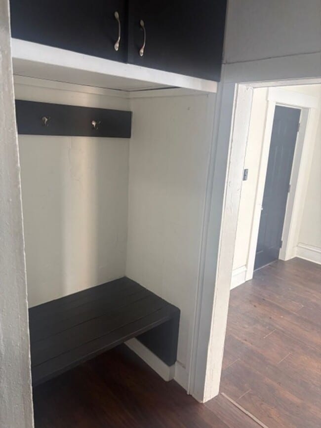 Building Photo - Two Bedroom Apartment in Waterloo, IA