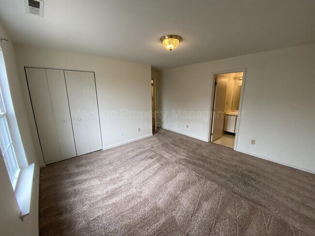 Building Photo - 76 Red Maple Ct