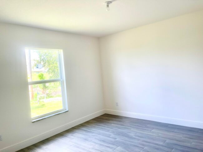 Building Photo - 1260 Larkspur St SE