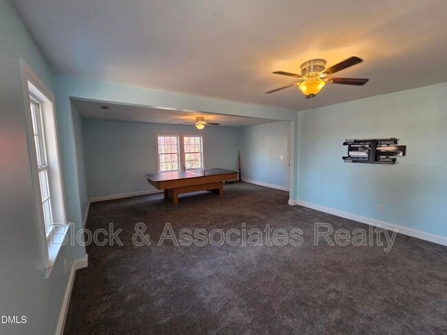 Building Photo - 143 Rawhide Dr