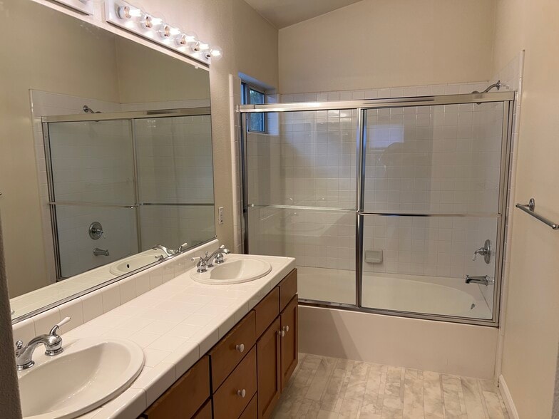 Building Photo - 202 Everett Ave