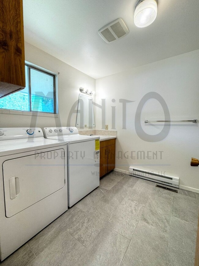 Building Photo - Spokane Valley Duplex