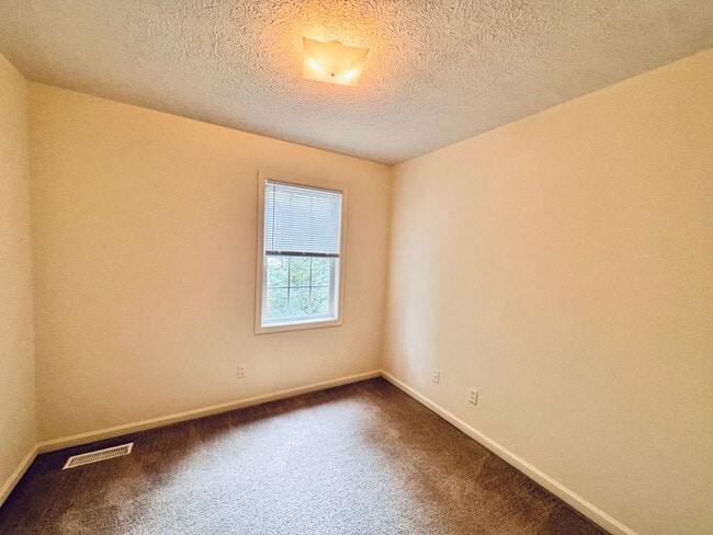 Building Photo - 904 Grand Arbre Dr