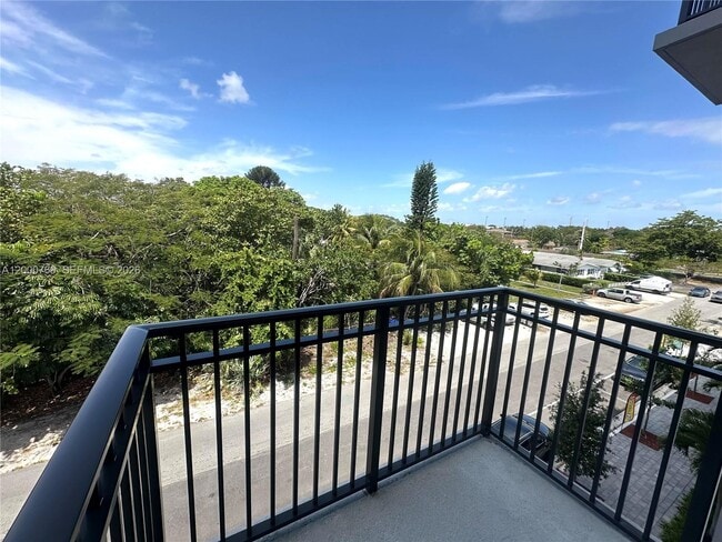 Building Photo - 20 NE 19th Ave