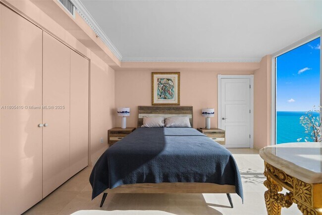 Building Photo - 17555 Collins Ave