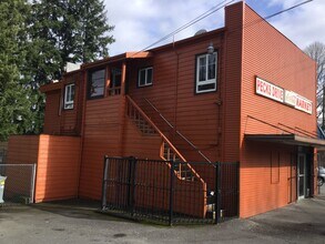 Building Photo - Freshly Updated 3-Bedroom Everett Apartment with Private Deck & Utilities Included