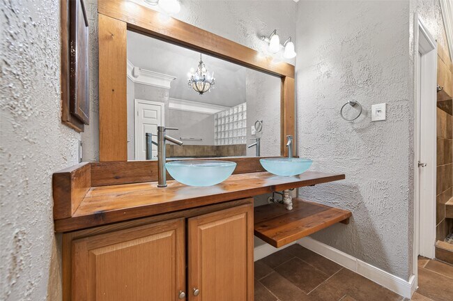 Building Photo - 7814 Millbrook Dr