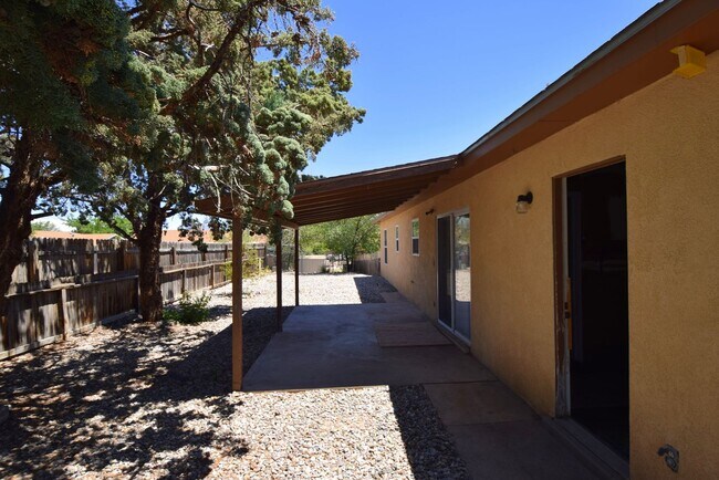 Building Photo - 3 bed 2 bath 2cg in SE Rio Rancho